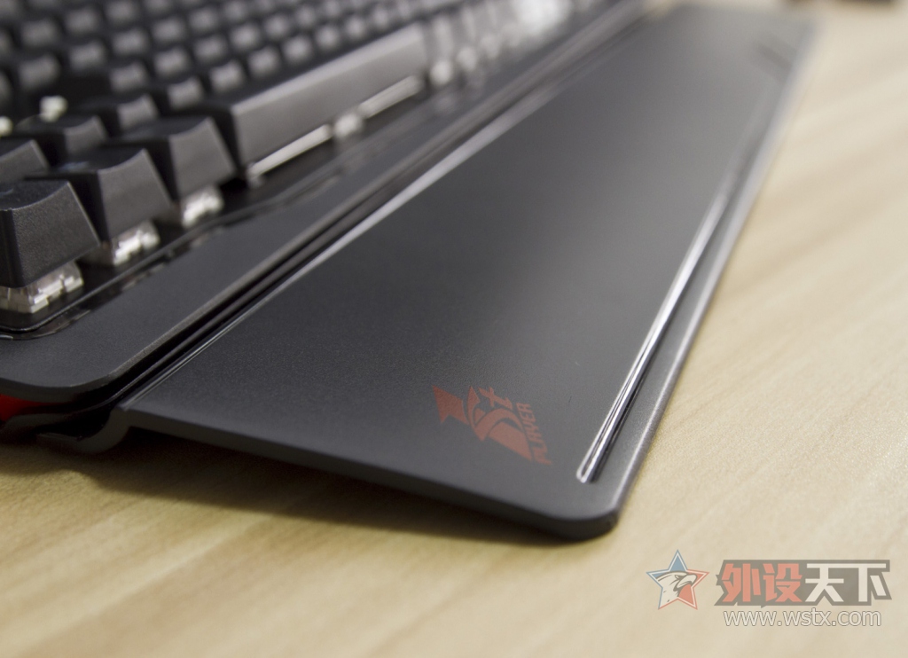 �羺���棬��ϯ���������˿ɻ����е���̳�����