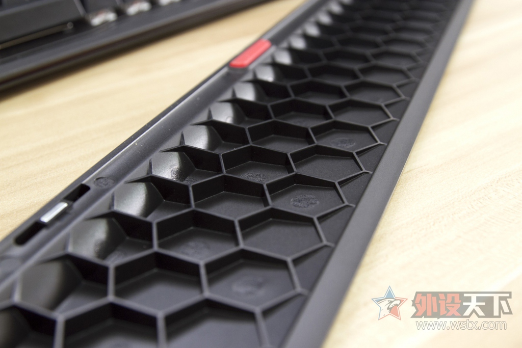 �羺���棬��ϯ���������˿ɻ����е���̳�����