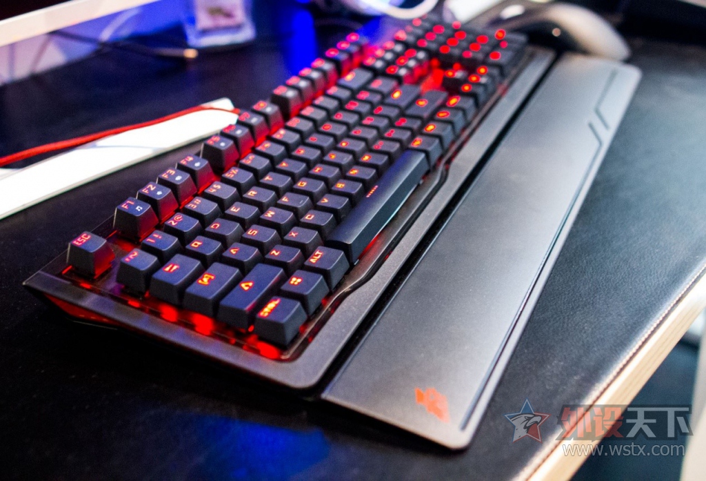 �羺���棬��ϯ���������˿ɻ����е���̳�����