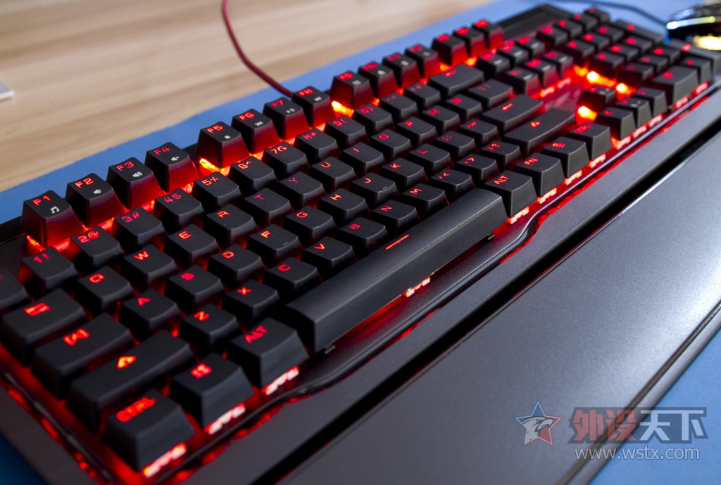 �羺���棬��ϯ���������˿ɻ����е���̳�����