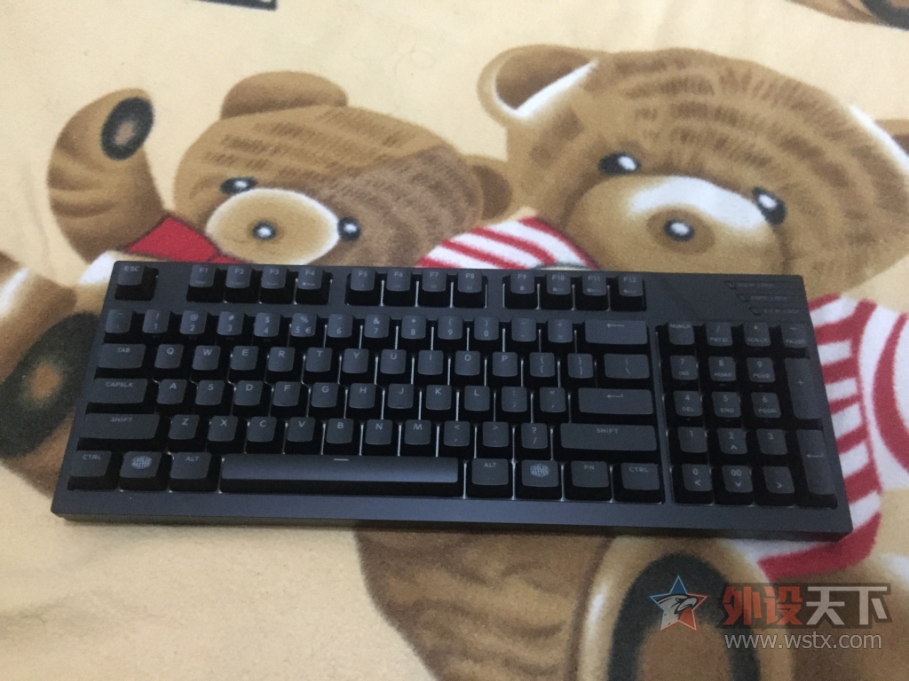 Masterkeys Pro M RGB 92е ײ