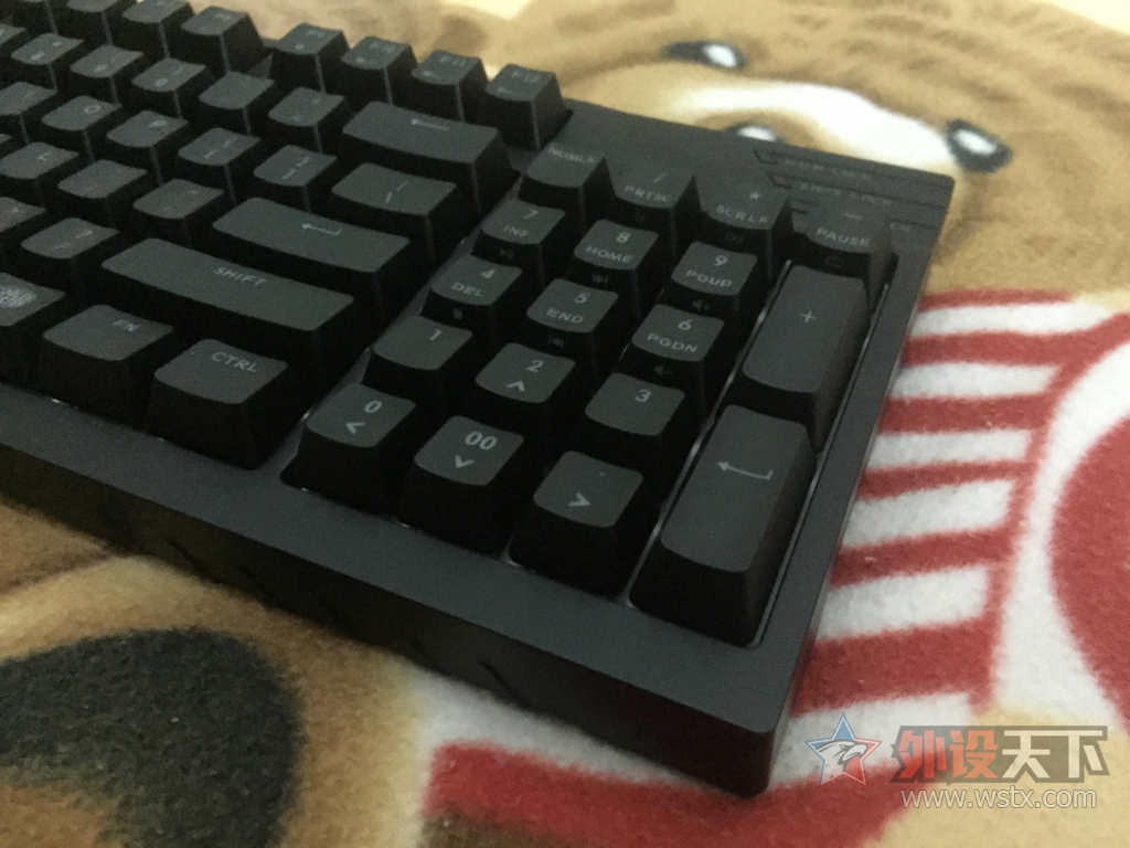 Masterkeys Pro M RGB 92е ײ