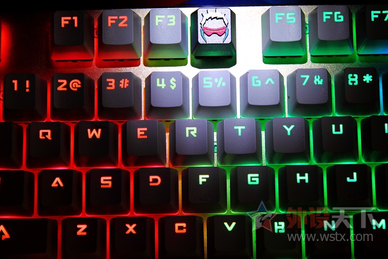 ���й��졿�������º�ɫװ��ף��Һ���������