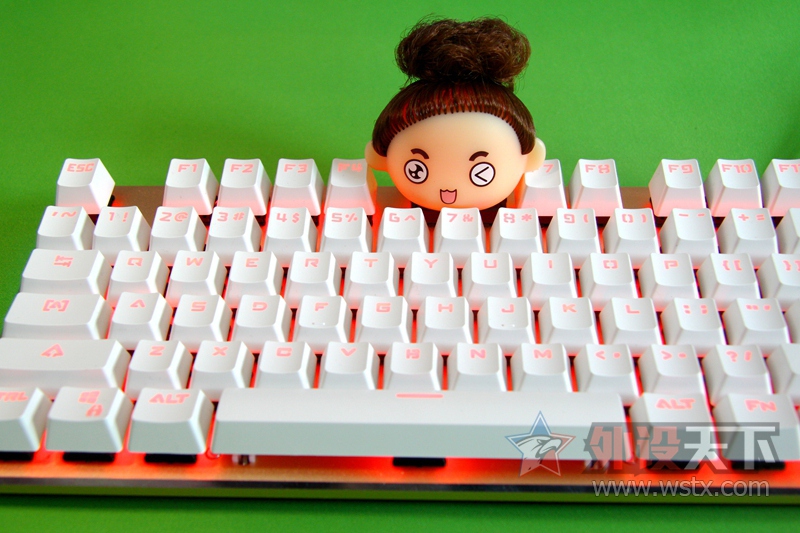 ���й��졿�������º�ɫװ��ף��Һ���������