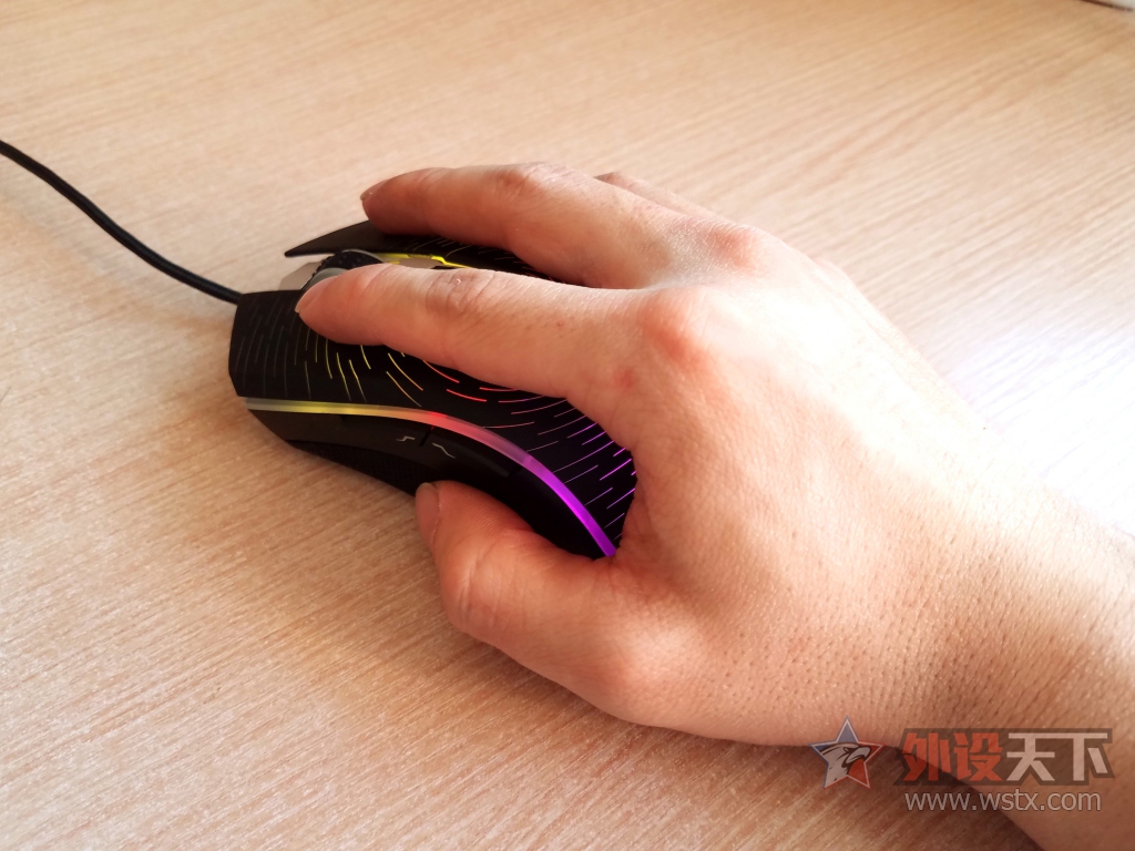�װ�V25S �仯����ĵ羺���
