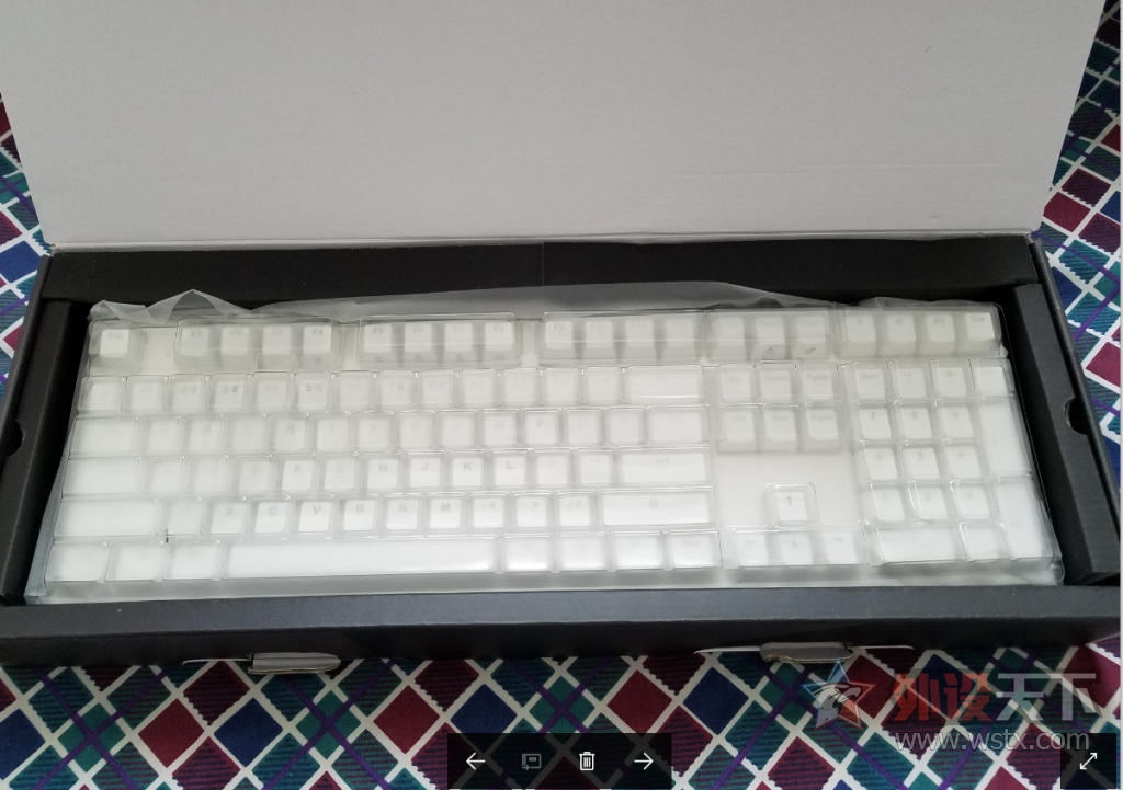 [�Ϻ�] IKBC F108 RGB ��ɫcherry���� ��е����