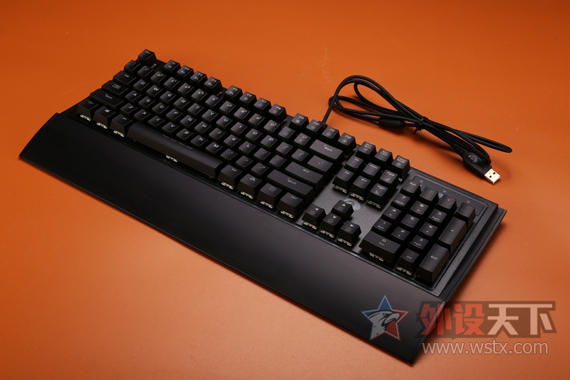 D-BOX ��ֻ�Ƿ�����ô�򵥣������EK835���ȳ��з����