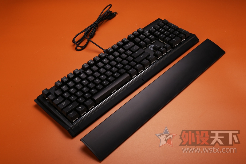 D-BOX ��ֻ�Ƿ�����ô�򵥣������EK835���ȳ��з����