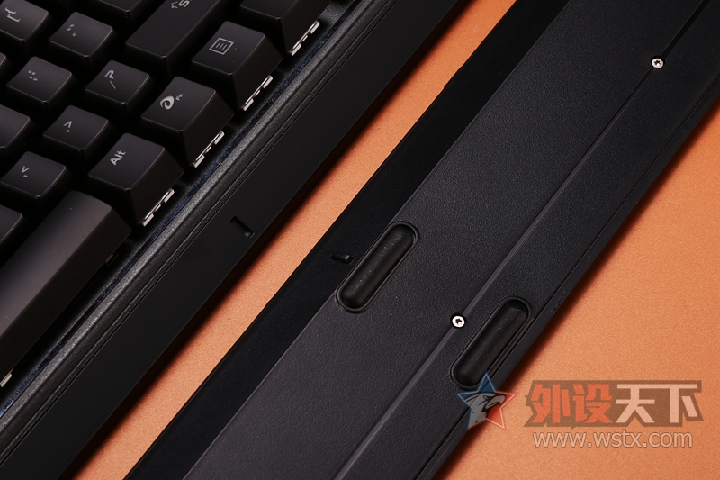 D-BOX ��ֻ�Ƿ�����ô�򵥣������EK835���ȳ��з����