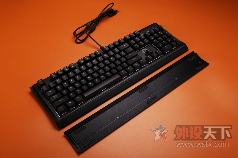 D-BOX ��ֻ�Ƿ�����ô�򵥣������EK835���ȳ��з����