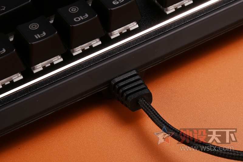 D-BOX ��ֻ�Ƿ�����ô�򵥣������EK835���ȳ��з����