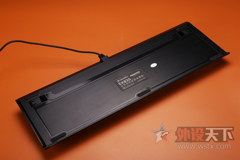 D-BOX ��ֻ�Ƿ�����ô�򵥣������EK835���ȳ��з����