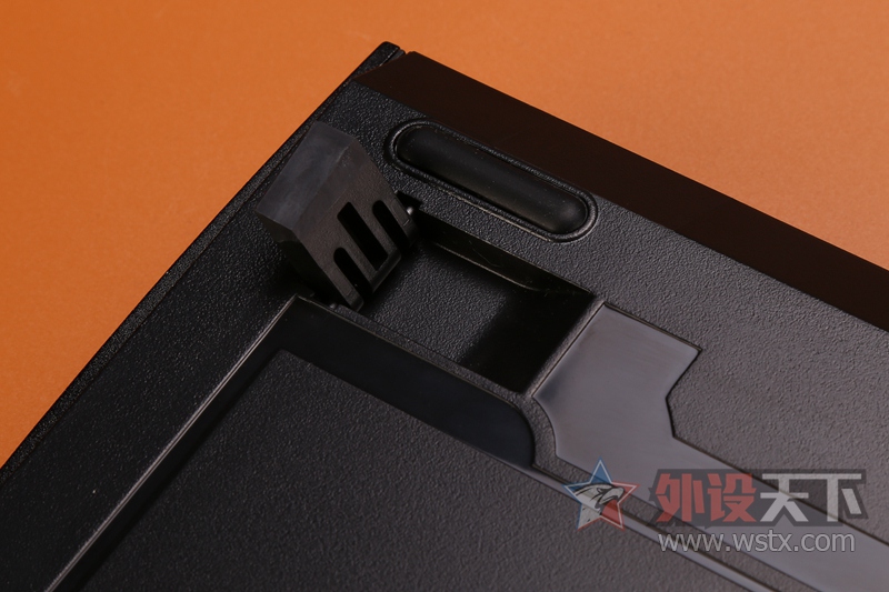 D-BOX ��ֻ�Ƿ�����ô�򵥣������EK835���ȳ��з����