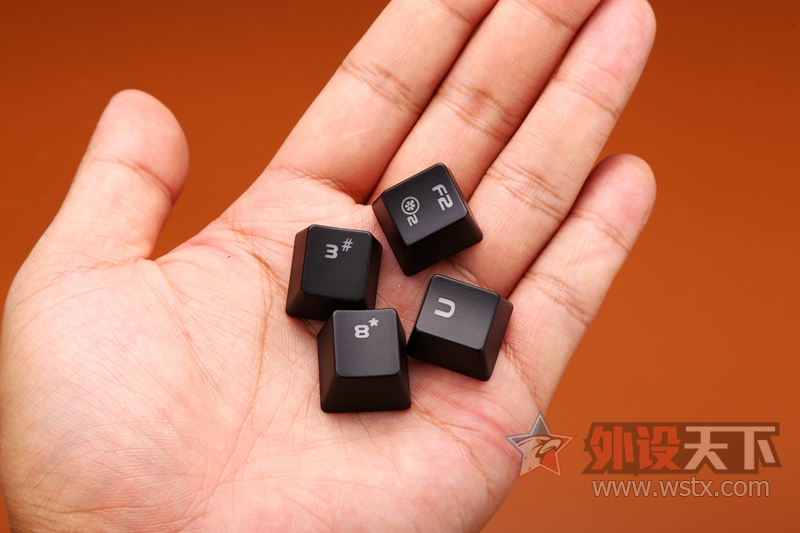 D-BOX ��ֻ�Ƿ�����ô�򵥣������EK835���ȳ��з����