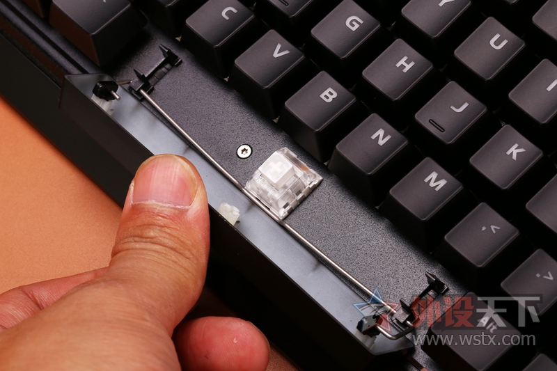 D-BOX ��ֻ�Ƿ�����ô�򵥣������EK835���ȳ��з����