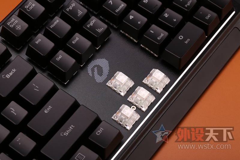 D-BOX ��ֻ�Ƿ�����ô�򵥣������EK835���ȳ��з����