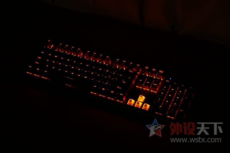 D-BOX ��ֻ�Ƿ�����ô�򵥣������EK835���ȳ��з����