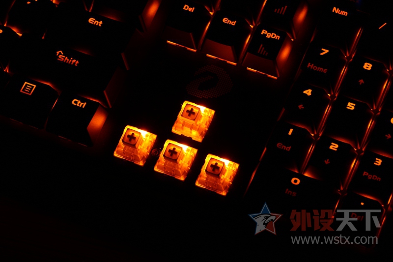 D-BOX ��ֻ�Ƿ�����ô�򵥣������EK835���ȳ��з����