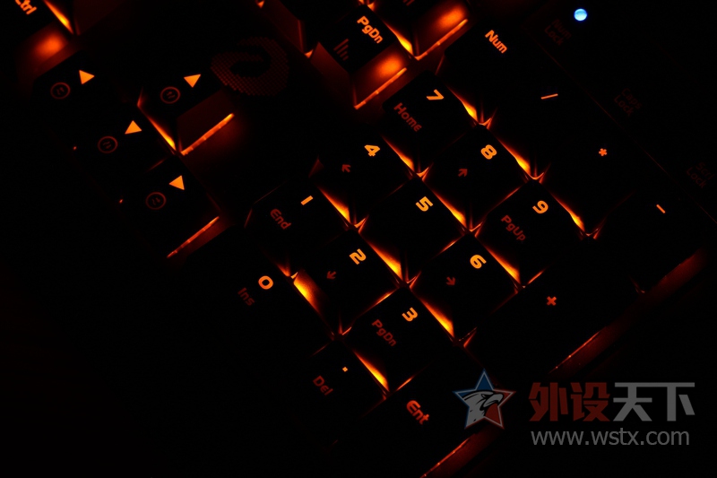 D-BOX ��ֻ�Ƿ�����ô�򵥣������EK835���ȳ��з����