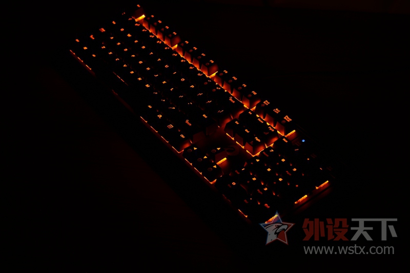 D-BOX ��ֻ�Ƿ�����ô�򵥣������EK835���ȳ��з����