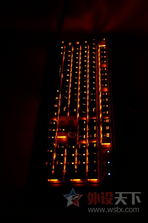 D-BOX ��ֻ�Ƿ�����ô�򵥣������EK835���ȳ��з����