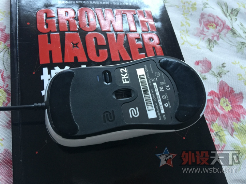 ����㣬�Һ����Ǹ�����- -��ZOWIE EC2 ��ɫ����������вʵ����������Ų��š�