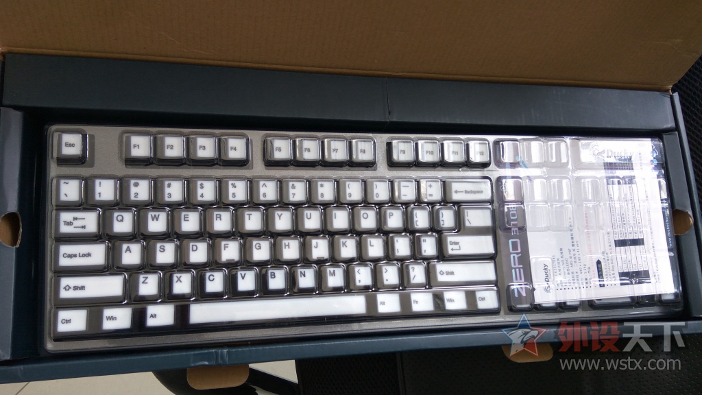 ����������е����----DUCKYħ��ѼZERO 3108������̶�ɫ��ñ