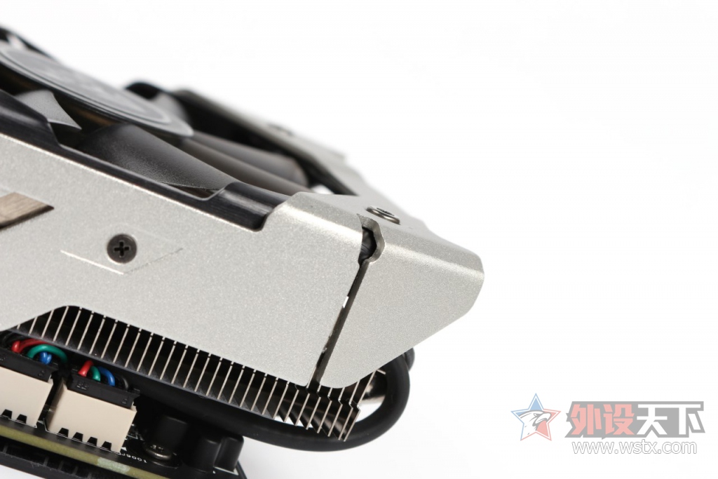 �߲ʺ� iGame1080 ����ս��X-8GD5X Top AD�Կ�����
