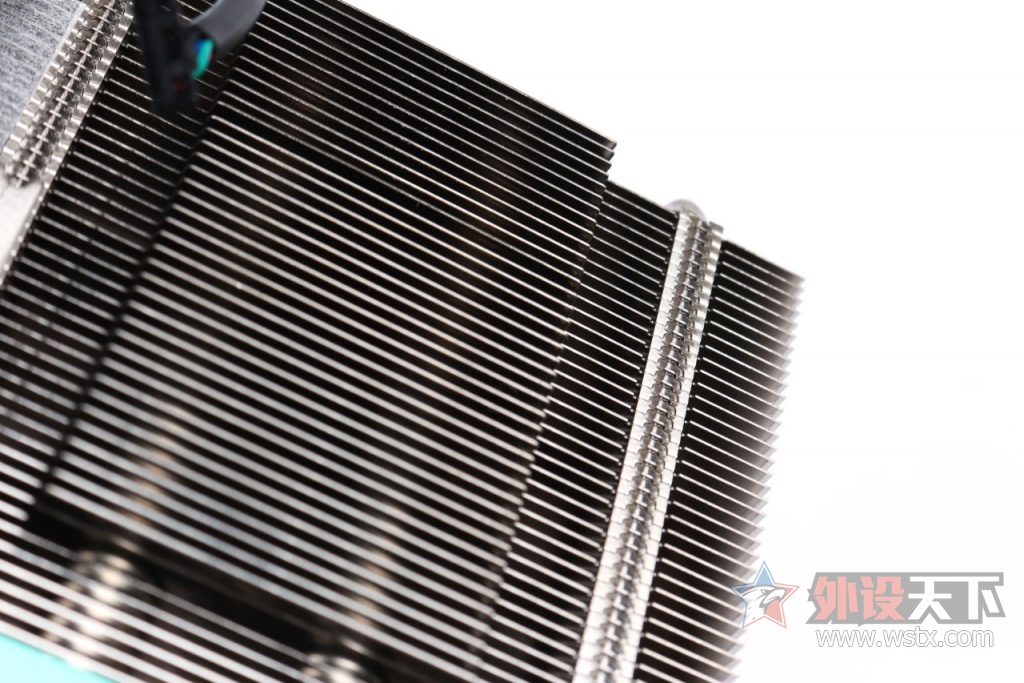 �߲ʺ� iGame1080 ����ս��X-8GD5X Top AD�Կ�����