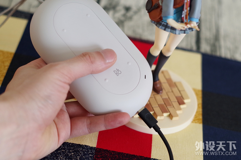 ŷ飬B&O PLAY Beoplay P2