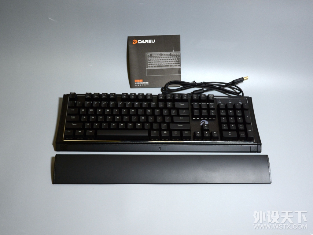 һ-EK835