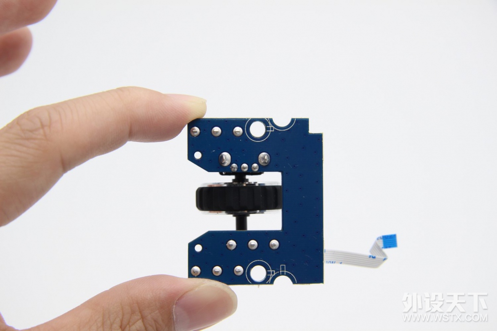 ������ʵ����Խ���䣺�����EM925 Pro��Ϸ�������