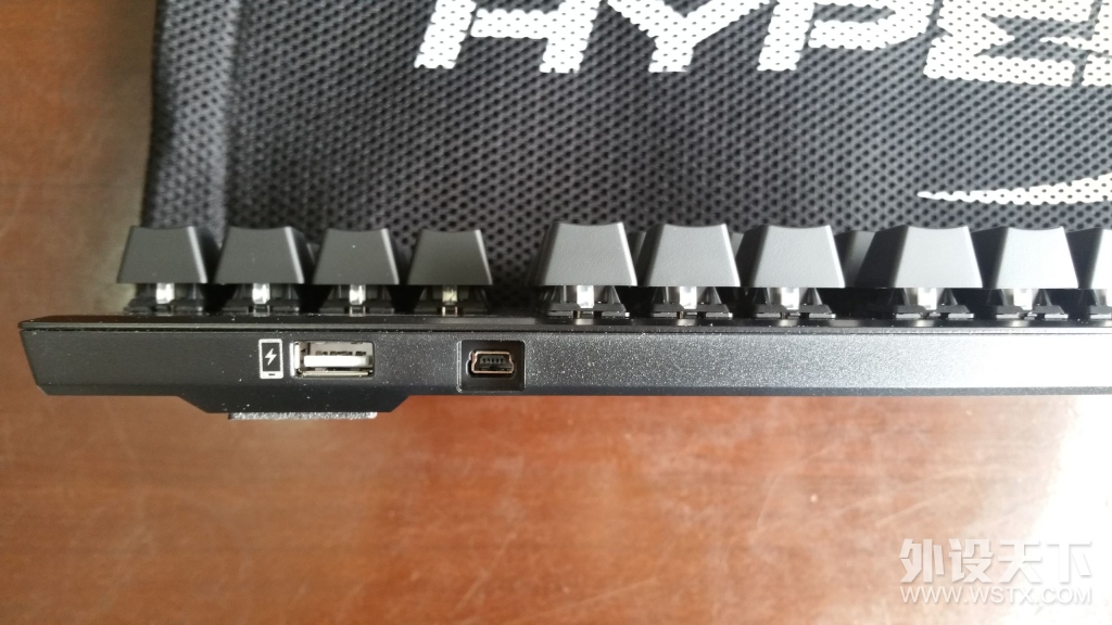 ʿ HyperX Alloy   