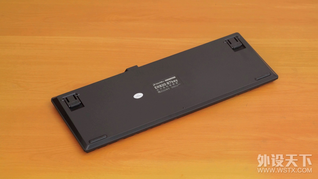 еҲҪ EK820