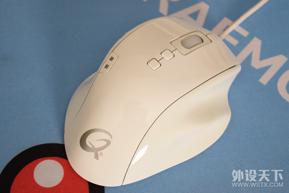 �����ڶ���ֽ�İ�����QPAD OM -75�������飺