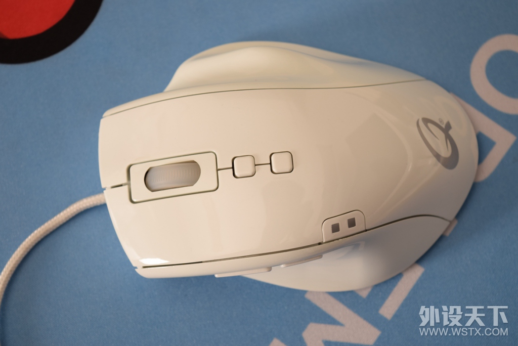 �����ڶ���ֽ�İ�����QPAD OM -75�������飺