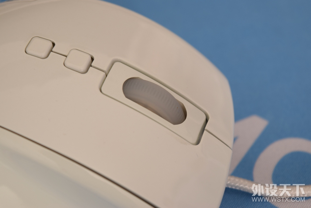 �����ڶ���ֽ�İ�����QPAD OM -75�������飺