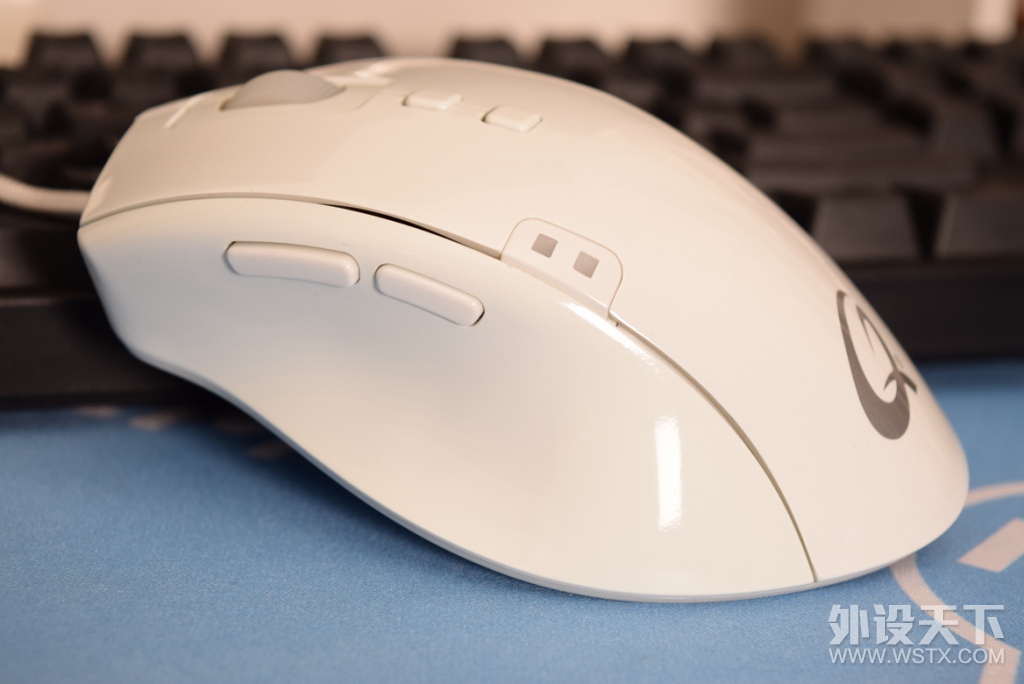 �����ڶ���ֽ�İ�����QPAD OM -75�������飺