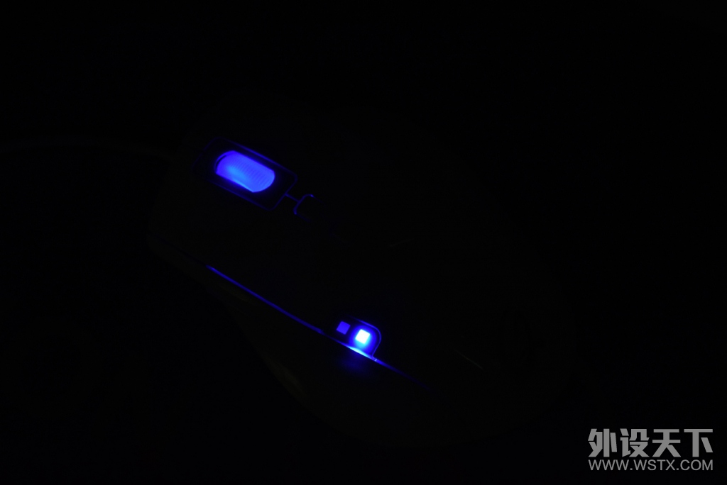 �����ڶ���ֽ�İ�����QPAD OM -75�������飺