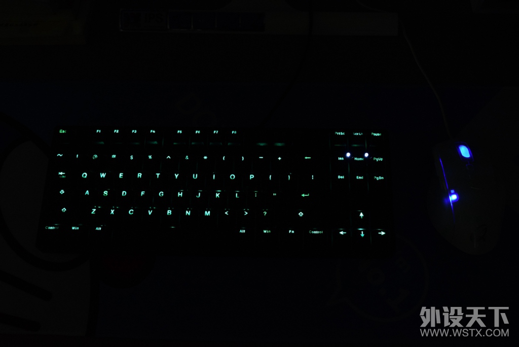�����ڶ���ֽ�İ�����QPAD OM -75�������飺