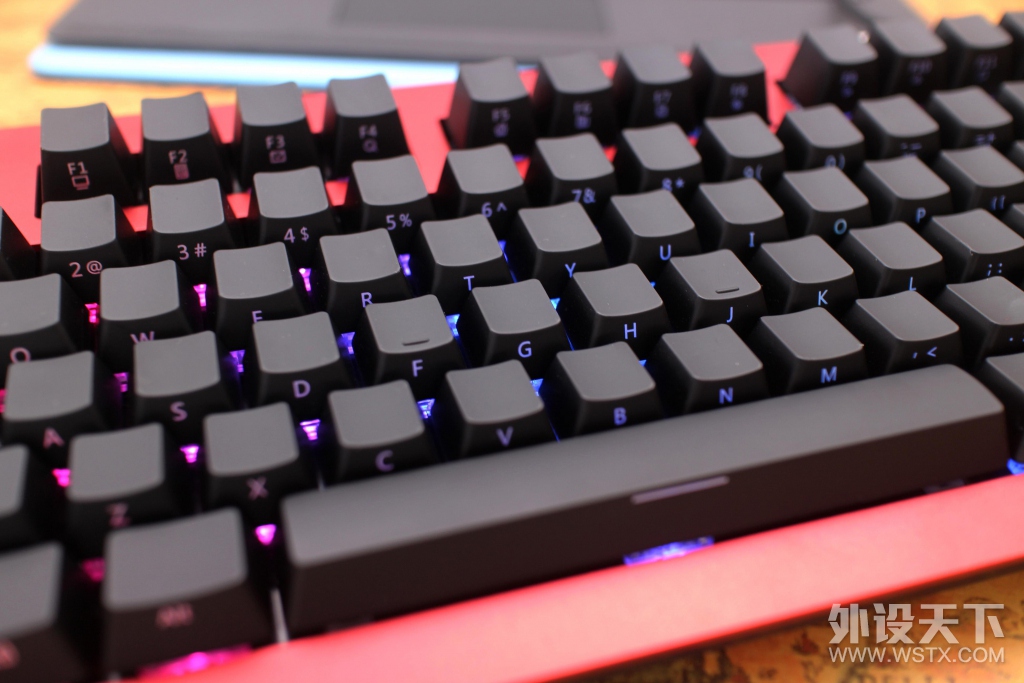 ھAK60˫ɫRGB᡿104е 
