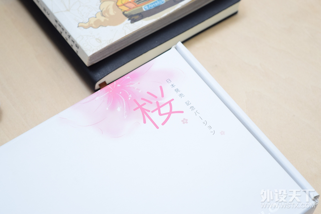 ��װ�͸���ֽ�ķۺ�ɫ��������� VA87 ӣ ��е����