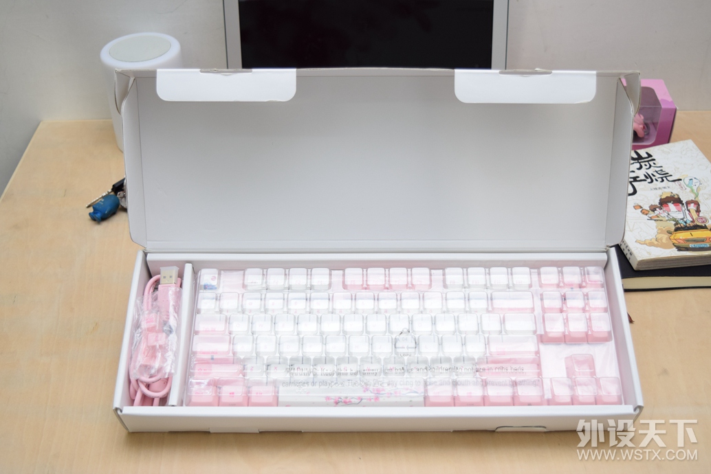 ��װ�͸���ֽ�ķۺ�ɫ��������� VA87 ӣ ��е����