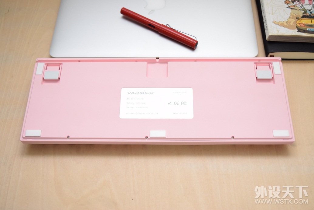 ��װ�͸���ֽ�ķۺ�ɫ��������� VA87 ӣ ��е����