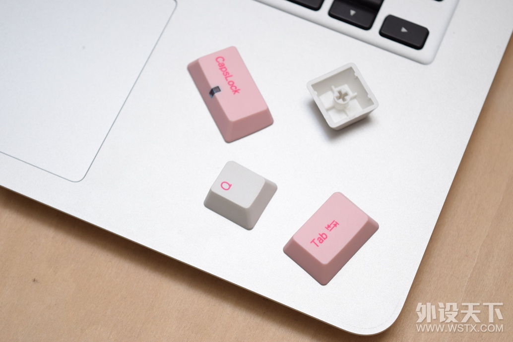 ��װ�͸���ֽ�ķۺ�ɫ��������� VA87 ӣ ��е����