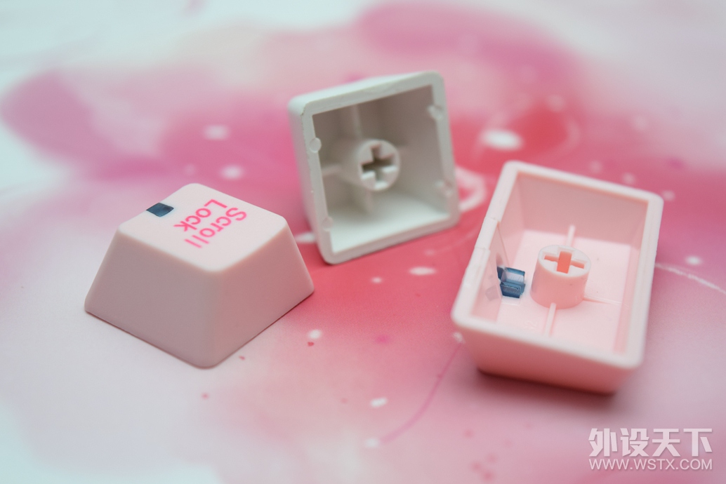 ��װ�͸���ֽ�ķۺ�ɫ��������� VA87 ӣ ��е����