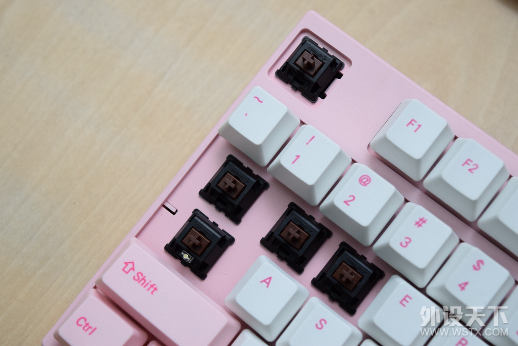 ��װ�͸���ֽ�ķۺ�ɫ��������� VA87 ӣ ��е����