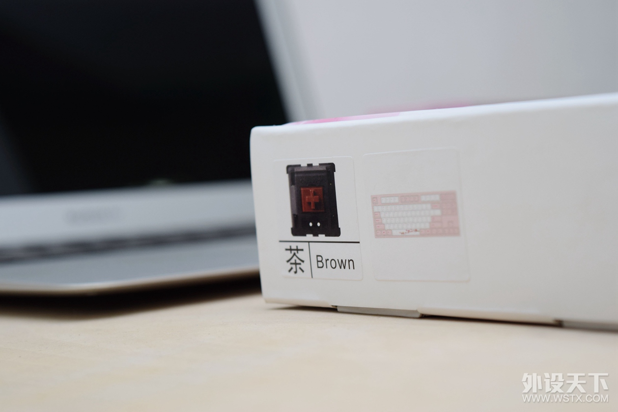 ��װ�͸���ֽ�ķۺ�ɫ��������� VA87 ӣ ��е����