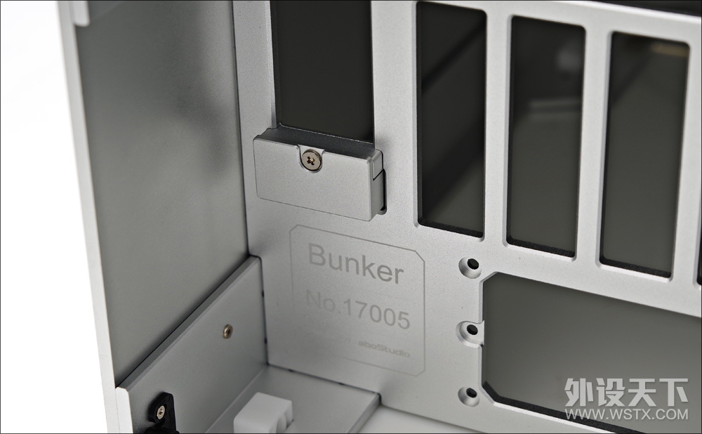 ���е����붼Ӧ�ñ������Դ�, aboStudio Bunker ���̰�