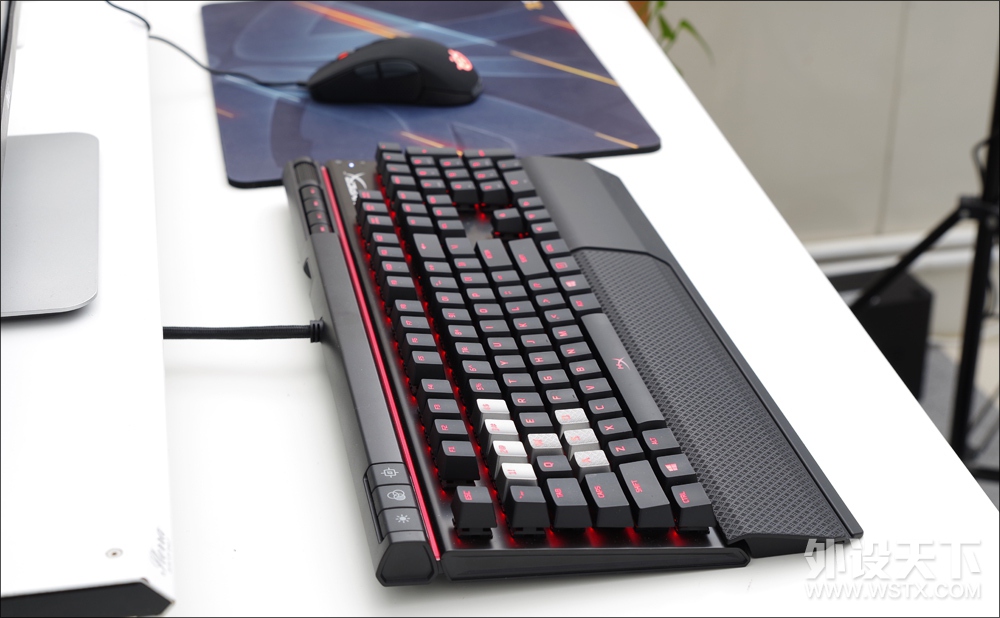 һ̫, HyperX Alloy Elite